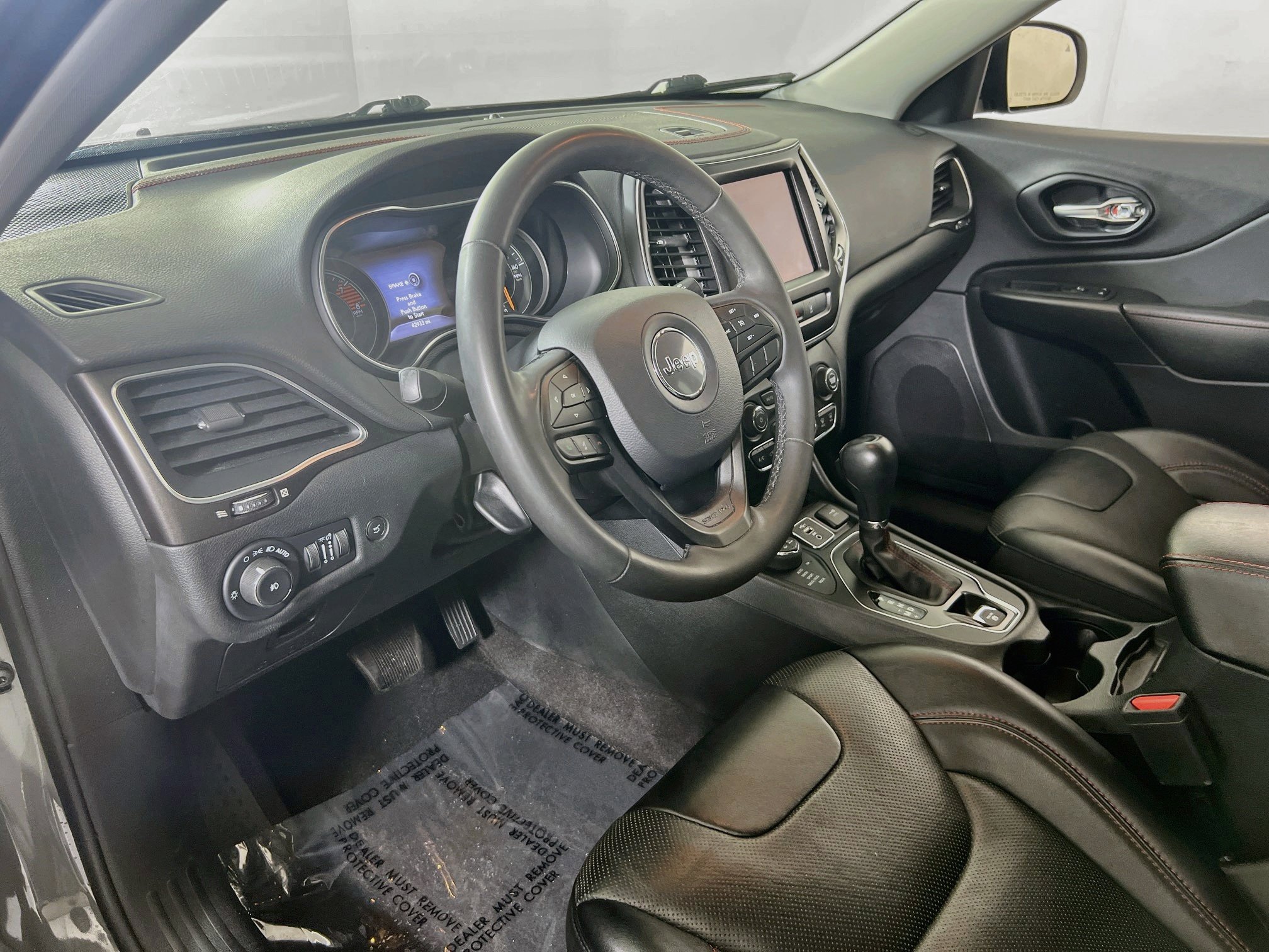 Used 2022 Jeep Cherokee Trailhawk w/ Premium Leather Package AWD/4WD image 9