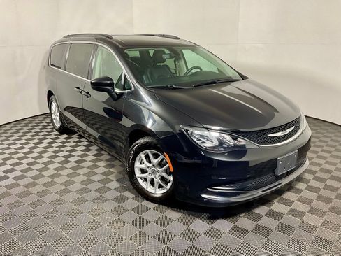 Used 2021 Chrysler Voyager Lxi image 2