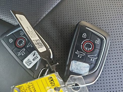 Used 2025 Chevrolet Corvette Stingray Coupe w/ 1LT image 31