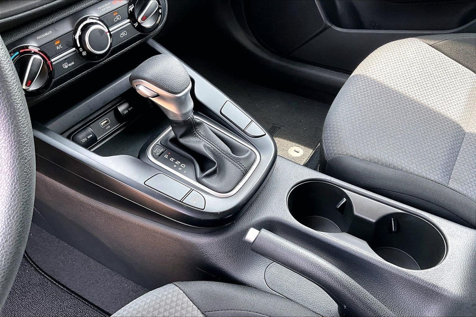 Used 2025 Kia Soul LX w/ LX Technology Package FWD image 17