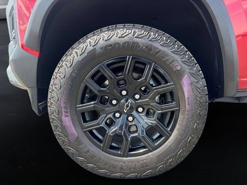 Certified 2025 Chevrolet Colorado Trail Boss AWD/4WD image 9