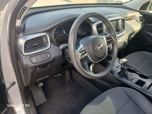Used 2019 Kia Sorento L image 5