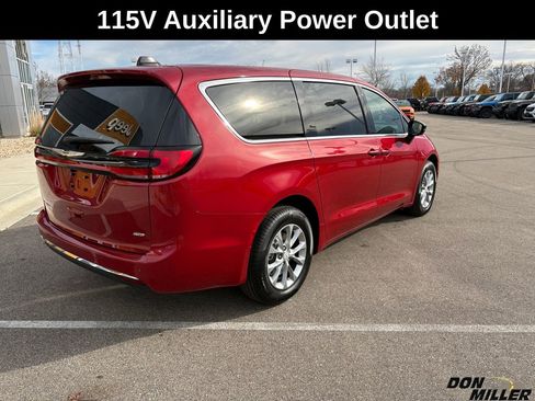 New 2026 Chrysler Pacifica Select image 7