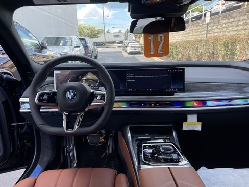 Used 2026 BMW 750e xDrive image 22