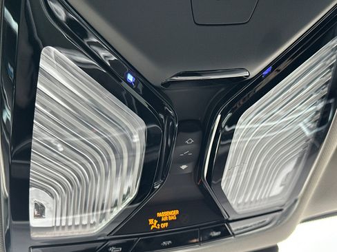 Used 2025 BMW X7 xDrive40i w/ Premium Package image 23