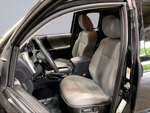 Used 2020 Toyota Tacoma SR5 AWD/4WD image 26