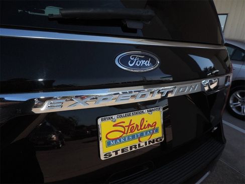 Used 2021 Ford Expedition XLT image 18