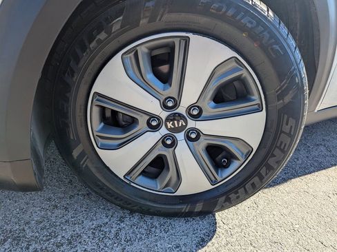 Used 2019 Kia Niro LX image 30