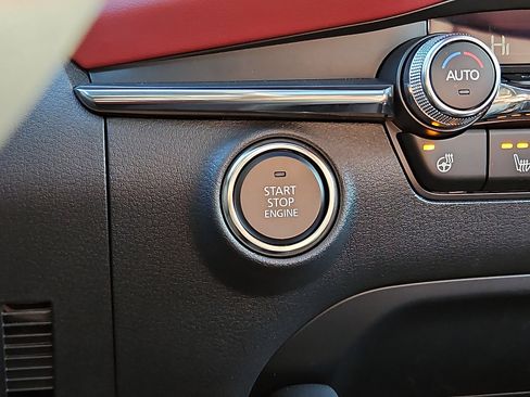 Used 2025 MAZDA MAZDA3 Hatchback w/ Appearance Package image 24