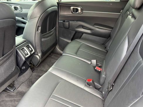Certified 2024 Kia Sorento S w/ Panoramic Sunroof Package AWD/4WD image 26
