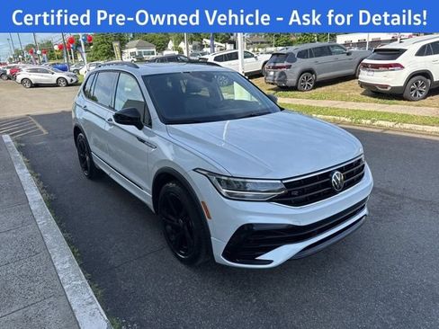 Certified 2023 Volkswagen Tiguan SE R-Line AWD/4WD image 4