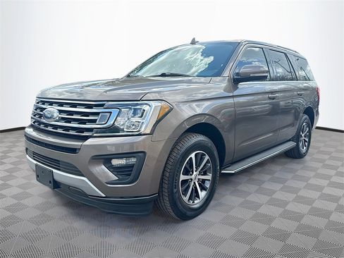 Used 2019 Ford Expedition XLT w/ Equipment Group 202A image 4