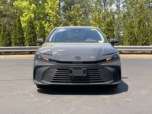 Used 2025 Toyota Camry LE w/ Convenience Package image 12