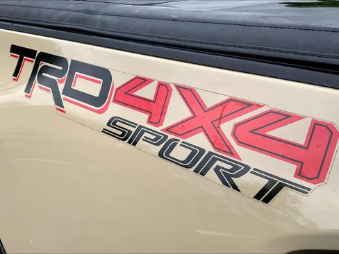 Used 2018 Toyota Tacoma TRD Sport w/ Technology Package AWD/4WD image 10