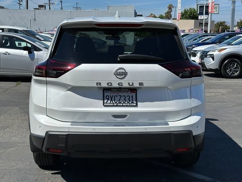 Used 2026 Nissan Rogue SV FWD image 6