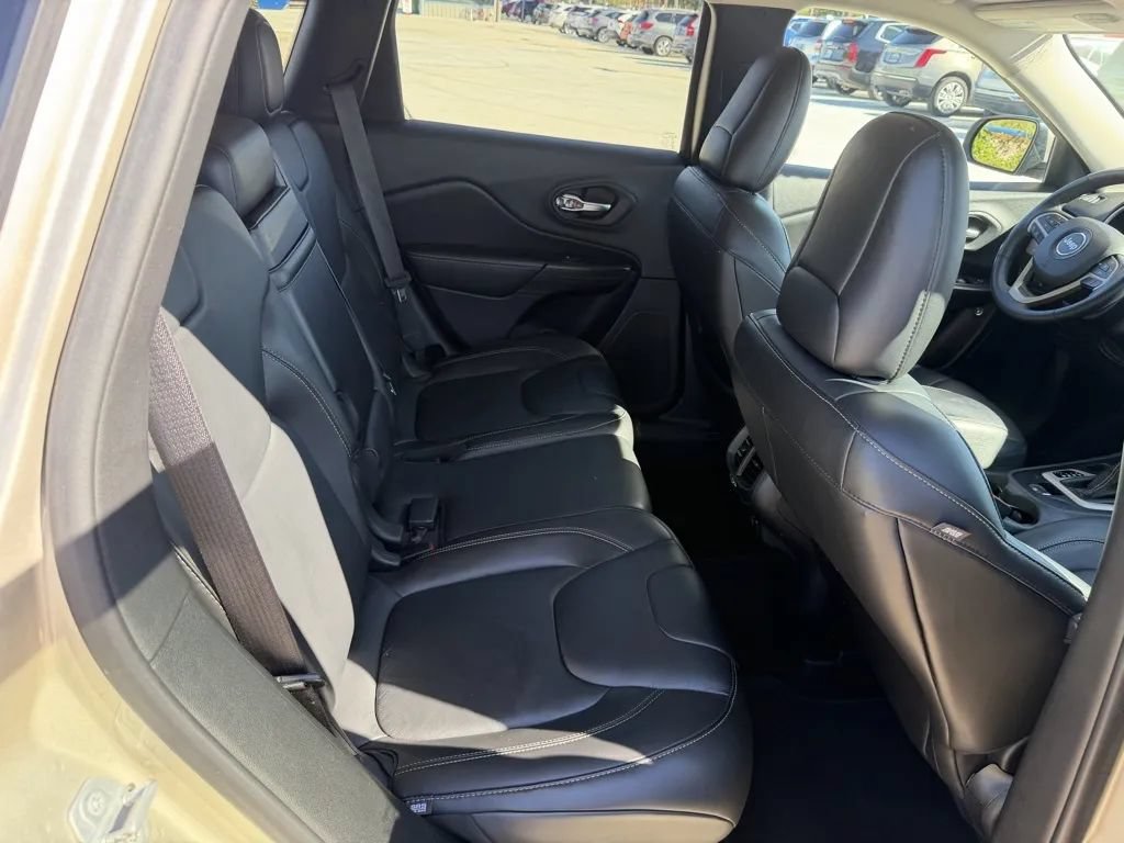 Used 2015 Jeep Cherokee Limited FWD image 30