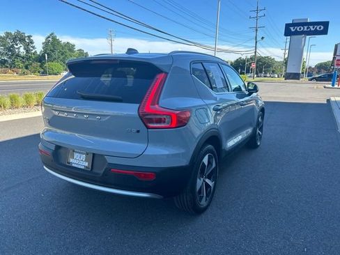 Certified 2025 Volvo XC40 B5 Plus AWD/4WD image 5