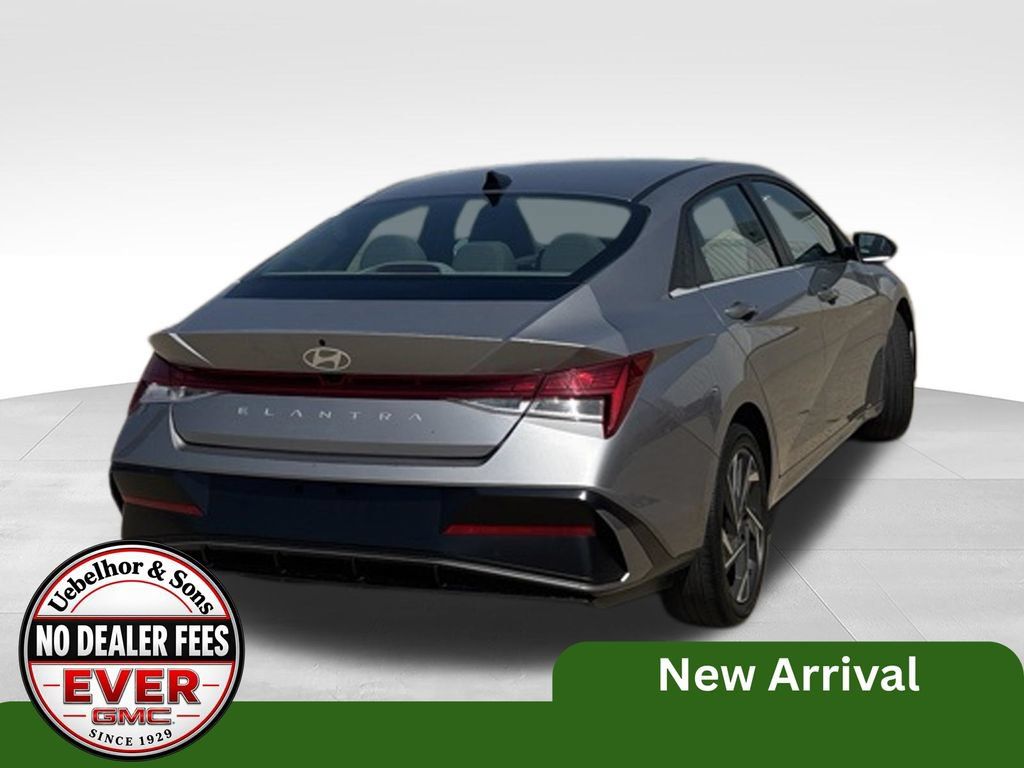 Used 2025 Hyundai Elantra SEL FWD image 7