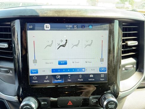 Used 2022 RAM 1500 Big Horn AWD/4WD image 31