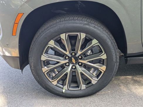 New 2026 Chevrolet Suburban High Country image 7