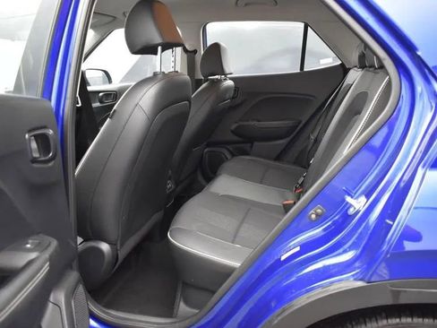 Used 2025 Hyundai Venue Limited image 15