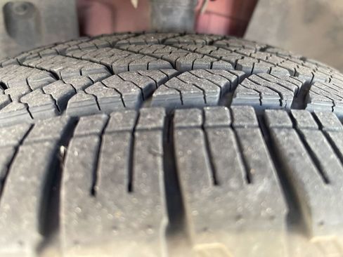 Used 2019 Ford Explorer Platinum image 3