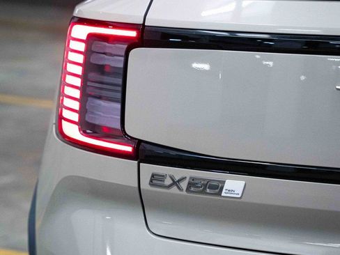 New 2026 Volvo EX30 Plus w/ Protection Package Premier image 5