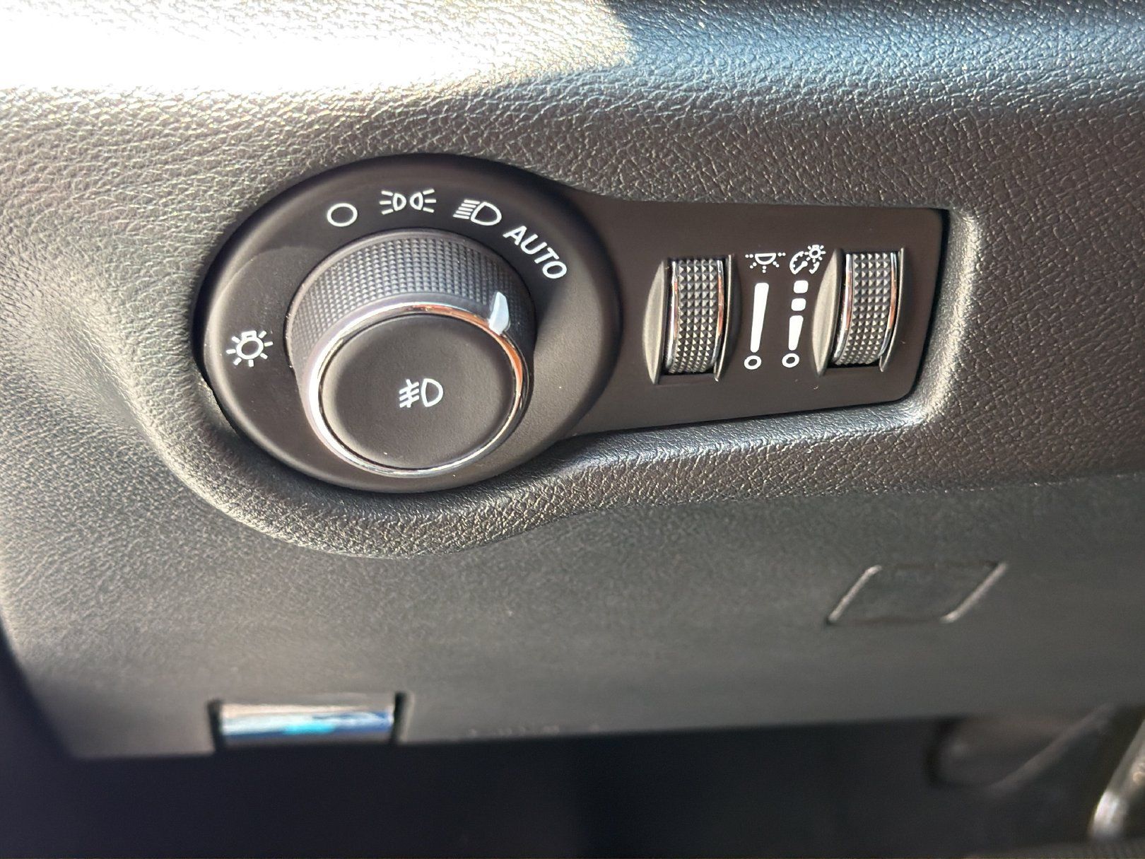 Used 2024 Chrysler Pacifica Pinnacle FWD image 22