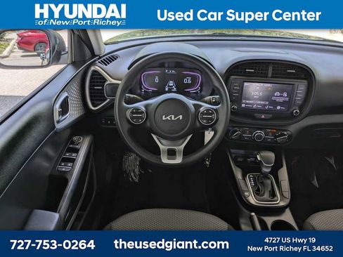 Used 2023 Kia Soul LX w/ LX Technology Package FWD image 16