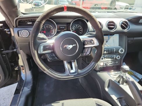 Used 2017 Ford Mustang Coupe RWD image 12