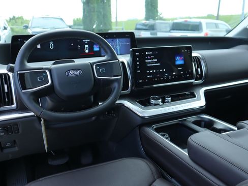 New 2026 Ford Expedition Max Platinum w/ Platinum Ultimate Package AWD/4WD image 2