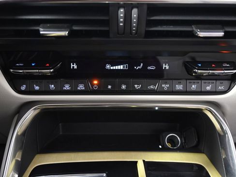 Certified 2025 MAZDA CX-90 3.3 Turbo S w/ Premium Plus image 32