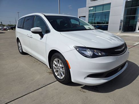 Used 2023 Chrysler Voyager LX FWD image 1