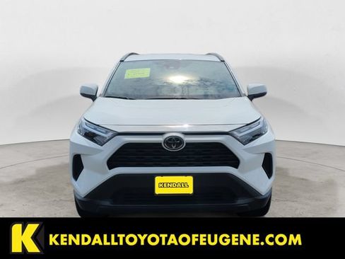 Used 2025 Toyota RAV4 XLE AWD/4WD image 2