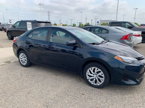 Used 2018 Toyota Corolla LE w/ Carpet Mat Package (TMS) FWD image 3