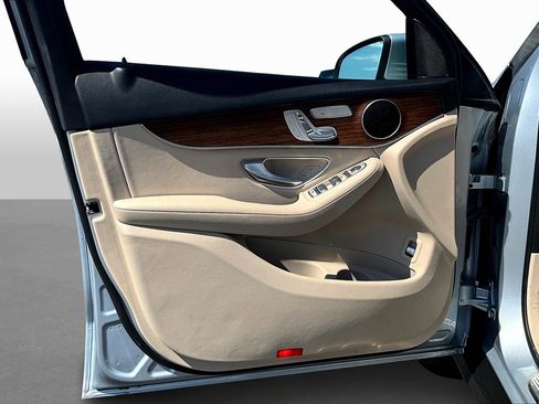 Used 2022 Mercedes-Benz GLC 300 w/ Premium Package Lite image 16