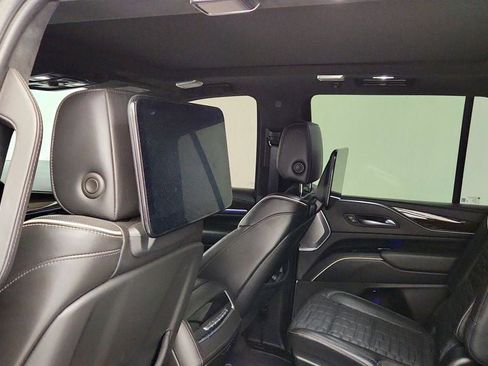 Used 2022 Cadillac Escalade Premium Luxury Platinum AWD/4WD image 24