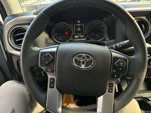 Used 2021 Toyota Tacoma SR5 w/ Trail Edition image 17