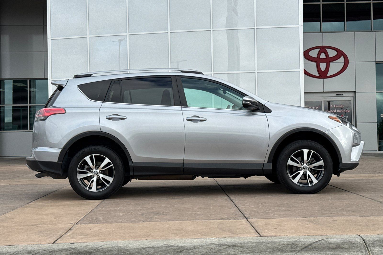 Used 2018 Toyota RAV4 XLE w/ Plus Extra Value Package FWD image 3