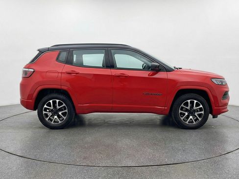 Used 2025 Jeep Compass Trailhawk image 11