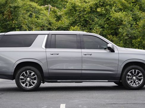 Used 2021 Chevrolet Suburban LT w/ Rear Media and Nav Package RWD image 7