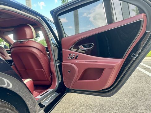 Used 2024 Bentley Flying Spur W12 image 27