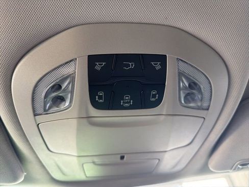 Used 2024 Chrysler Pacifica Touring-L image 32