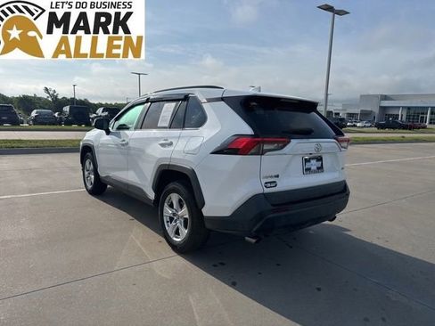 Used 2021 Toyota RAV4 XLE FWD image 4