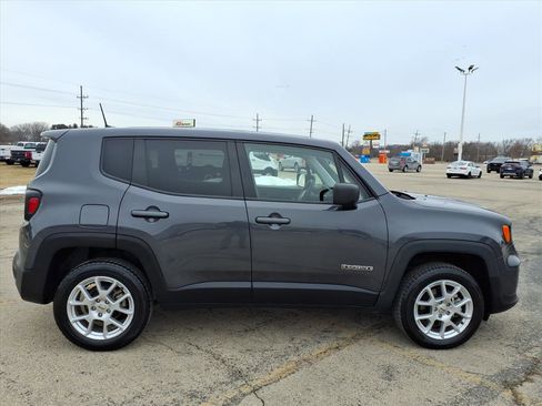 Used 2023 Jeep Renegade Latitude image 3