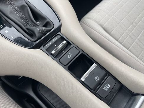 Used 2024 Honda HR-V LX image 13