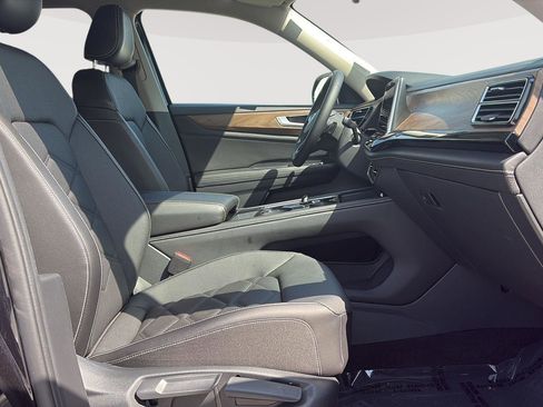 Certified 2024 Volkswagen Atlas SE AWD/4WD image 18