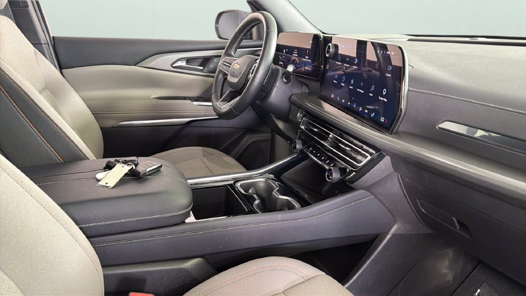 Certified 2026 Chevrolet Traverse LT w/ Driver Confidence Package FWD image 38