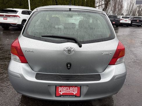 Used 2011 Toyota Yaris 4-Door Hatchback image 7