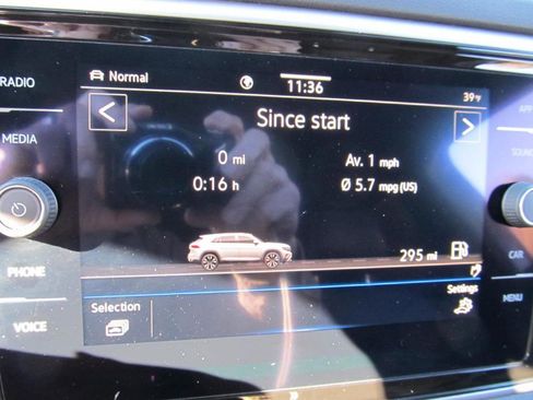 Used 2022 Volkswagen Atlas Cross Sport SE image 66